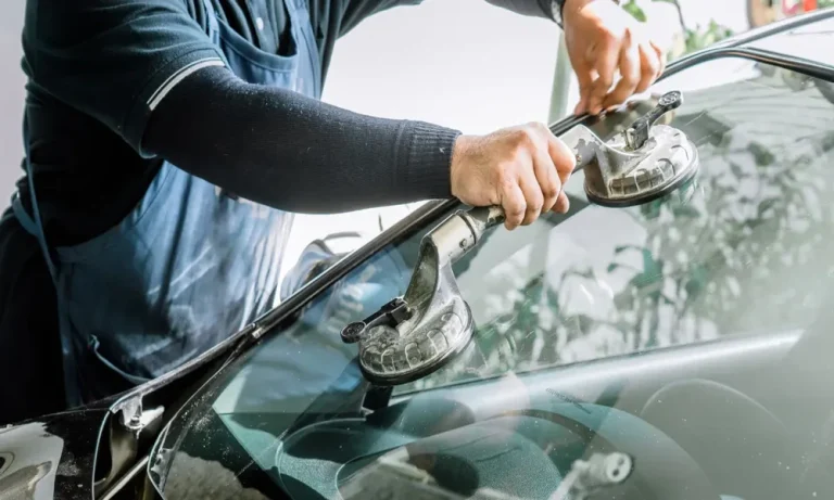 What to Know Before Replacing a Damaged Windshield